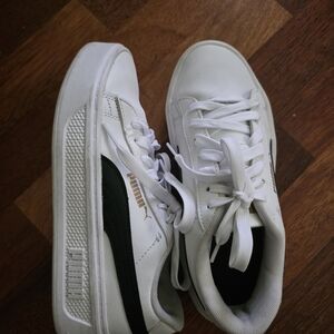 Puma White Women's Smash Platform 390758-04 Sneakers with Black Formstrip